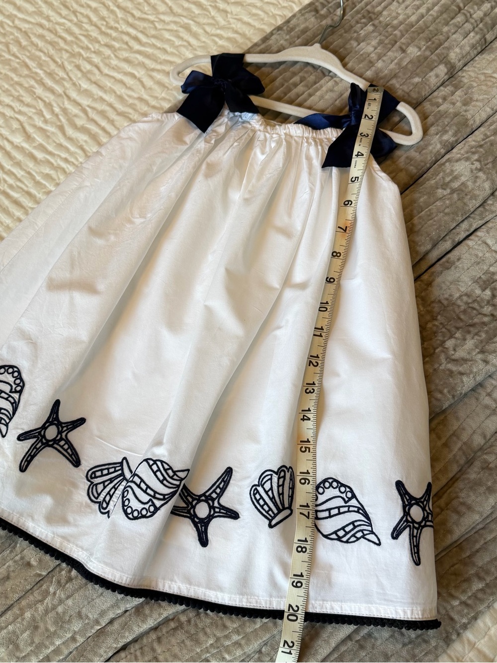 Rachel Zoe White Girls' Dress with Navy Bows, size 24 months - Picture 7 of 11